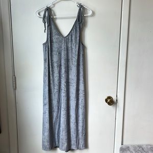 Velvet midi dress with spaghetti ties and slits